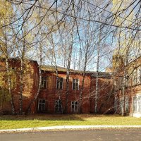 старая больница, постройки 1912г, до сих пор в ней морг :: Вадим 