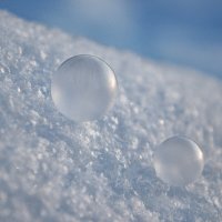 Ледяные шары :: Наталья Жукова