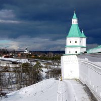 У стен монастыря :: Алла Захарова