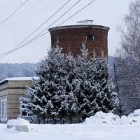 Водонапорная башня на ж/д станции Вязовая :: Зинаида Каширина