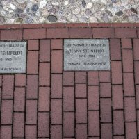 Памятные плиты на тротуарах Ростока :: Александр Рябчиков