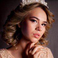 Красивая девушка в белой короне :: Анастасия Иващенко
