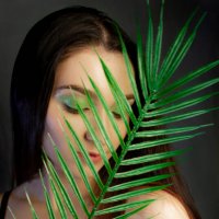 Девушка с пальмовым листом :: Анастасия Иващенко