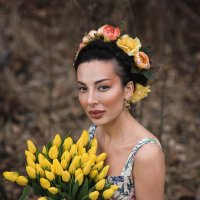 девушка с тюльпанами :: Батик Табуев