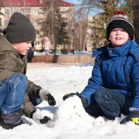 Давай лепи скорее, пока не растаяло!  :-) :: Андрей Заломленков