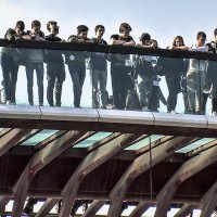 Venezia. Giovani turisti europei sul ponte della Costituzione. :: Игорь Олегович Кравченко