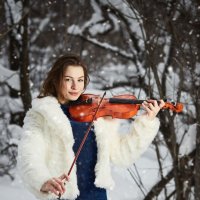 Скрипачка в зимнем лесу :: Mikhail Linderov