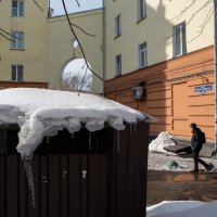 Весна в городе :: Валерий Михмель 