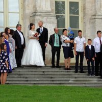 Свадьба перед дворцом в Царицыно :: Александр Качалин
