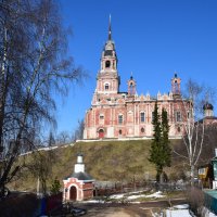 Подмосковье. Можайск. На Никольской горе из красного камня готический храм.... :: Galina Leskova