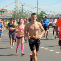 Для хорошей фигуры марафоны очень полезны! :: Александр Чеботарь