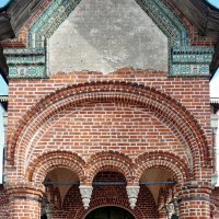 Церковь Иоанна Златоуста в Коровниках, Ярославль, оформление входных ворот :: Николай Белавин