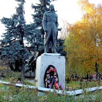 Памятник летчику Авдееву :: Александр Качалин