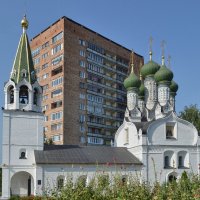 Успенский храм и новострой. :: Виталий Бобров