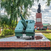 Братская могила советских воинов в п.Чернянка :: Игорь Сарапулов