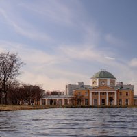 Детская художественная школа в парке Александрино :: Роман Алексеев