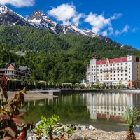 Пляж «Роза Хутор» , Radisson Rosa Khutor :: Вячеслав Лексин