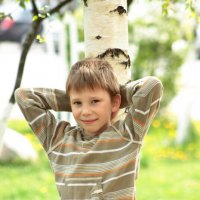 Портрет мальчика в парке в солнечный день :: Наталья Преснякова
