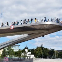 Высота Парящего моста — около 13 метров. :: Татьяна Помогалова