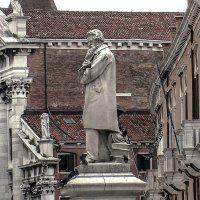 Venezia. Statua di Niccolo Tommaseo. :: Игорь Олегович Кравченко