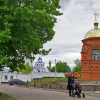 Часовня во имя великомученика и целителя Пантелеимона у стен Свято-успенского монастыря :: Елена Кирьянова