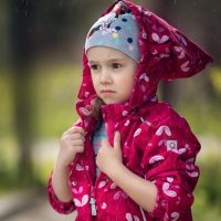 Только дети так искренне могут радоваться дождю или грустить под него... :: Лилия .