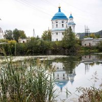 Осень. Церковь Введения во храм Пресвятой Богородицы :: Андрей Мичурин