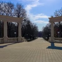 Ессентуки вход в парк :: Александр Богатырёв