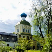Весенний монастырь :: Сергей Кочнев