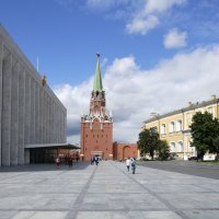 У дворца съездов КПСС. :: Александр Сергеевич 