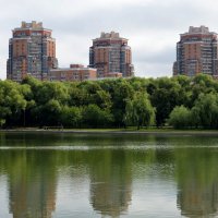 Городской парк. :: Валерий Пославский