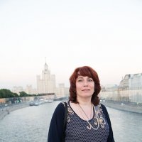 Я на фоне здания на Котельнической :: Ольга Бекетова