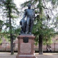 Памятник Беллинсгаузену Ф.Ф. :: Вера Щукина
