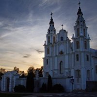 Монастырский Костел на закате :: M Marikfoto