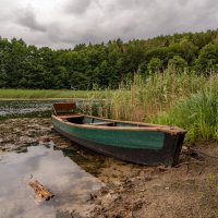 Лодка на озере :: Николай Гирш