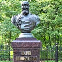Бюст Александра III на постаменте с надписью «Царю-основателю». :: Валерий Новиков