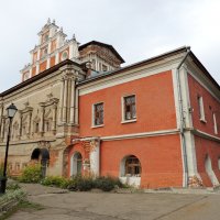 Церковь иконы Божией Матери Тихвинская в Симоновом монастыре Москвы. :: Александр Качалин