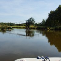 Старый мостик над водой давно завис... :: Наталья Т