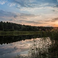 Рассвет на озере. :: Владимир Безбородов