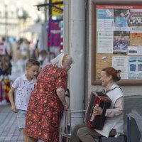 На городской улице(85) :: Александр Степовой 