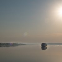 Утро на Волге. Солнечные зайчики. :: Елена Савчук 