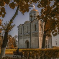 Осенний Владимир.Дмитриевский собор :: Сергей Цветков