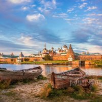 Монастырь  и лодки :: Юлия Батурина