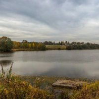 Осенний пруд :: Валерий Иванович
