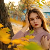 Осенний портрет девушки :: Ирина Шустова