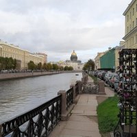 Замки на решетке у Поцелуева моста. :: Елена Павлова (Смолова)