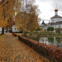 Толгский монастырь, в атмосфере золотого октября :: Николай Белавин