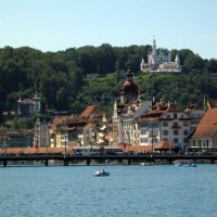 Замок-отель Гютч, возвышающийся над Люцернским-Фирвальдштетским озером  88 :: Гала 