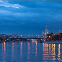 Москва. Вид на Большой Краснохолмский мост. :: Юрий Дегтярёв
