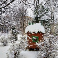 сказочный домик на детской площадке :: Валентина. .